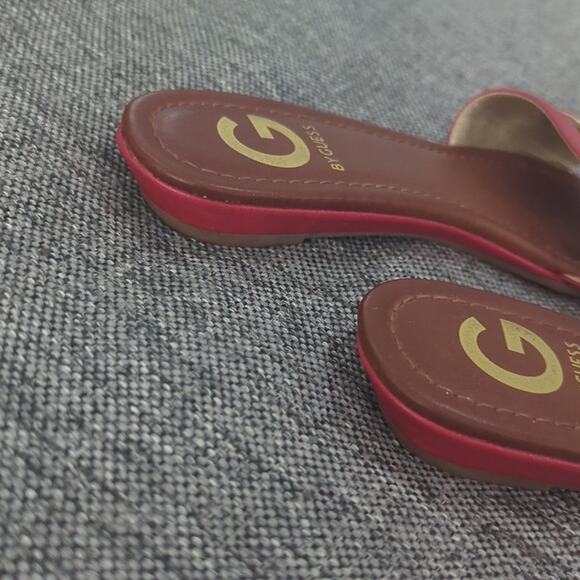 G by Guess Jeena Sandals Slides Slip-On Red Gold Logo Strap Women's Size 7.5 - Picture 3 of 6